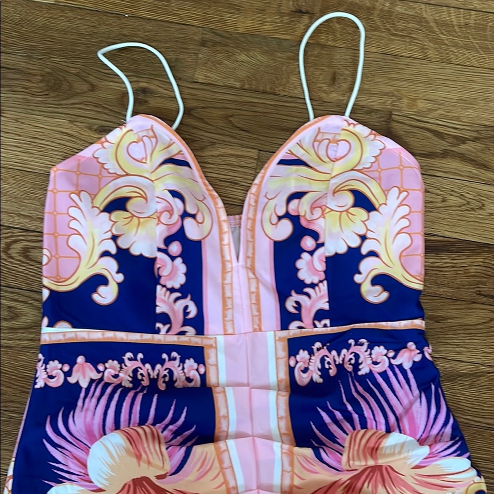 Beautiful pattern dress - Picture 4 of 5